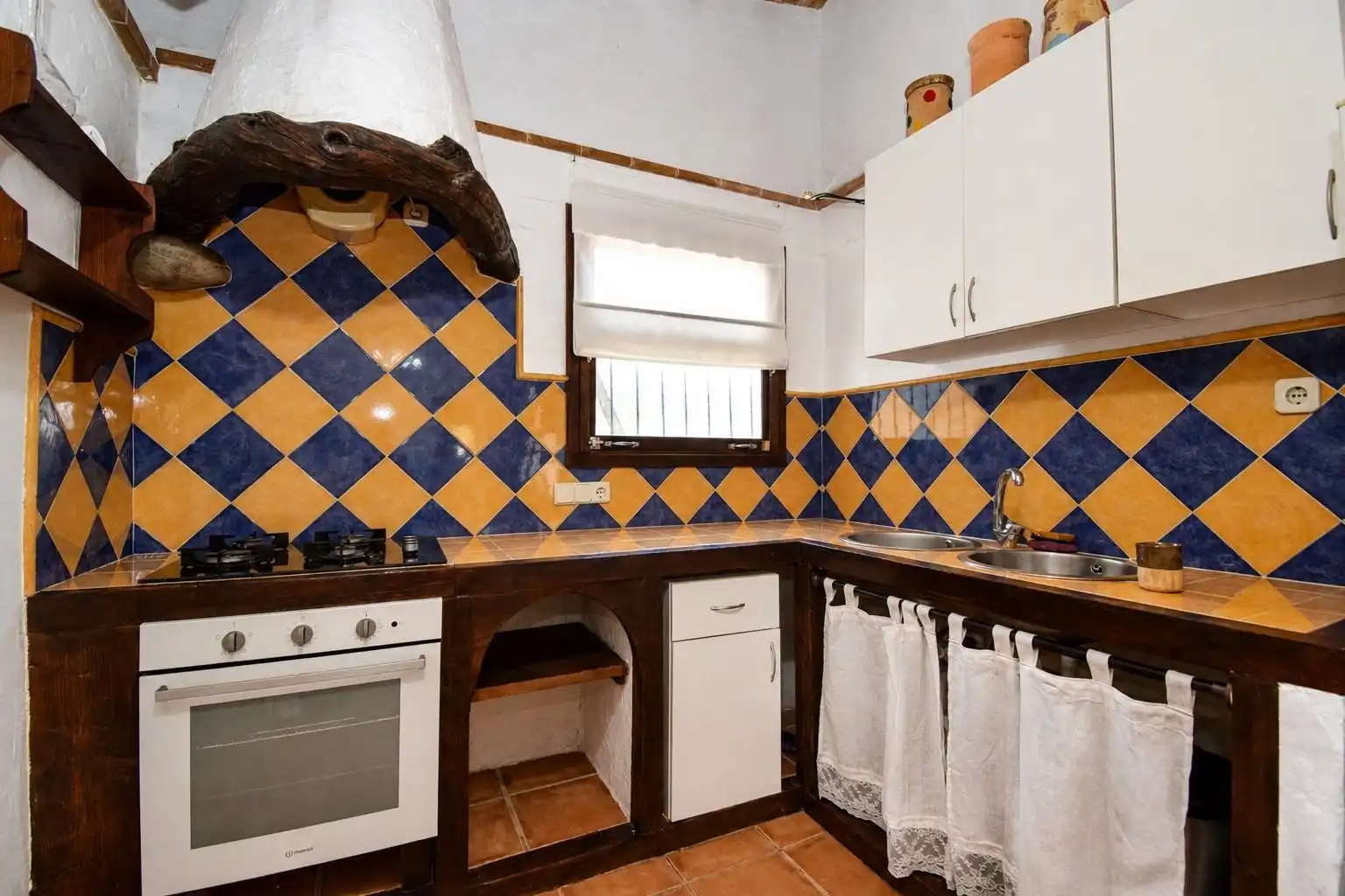Cocina de Finca rústica en venta en Muro con Aire acondicionado, Jardín privado y Terraza