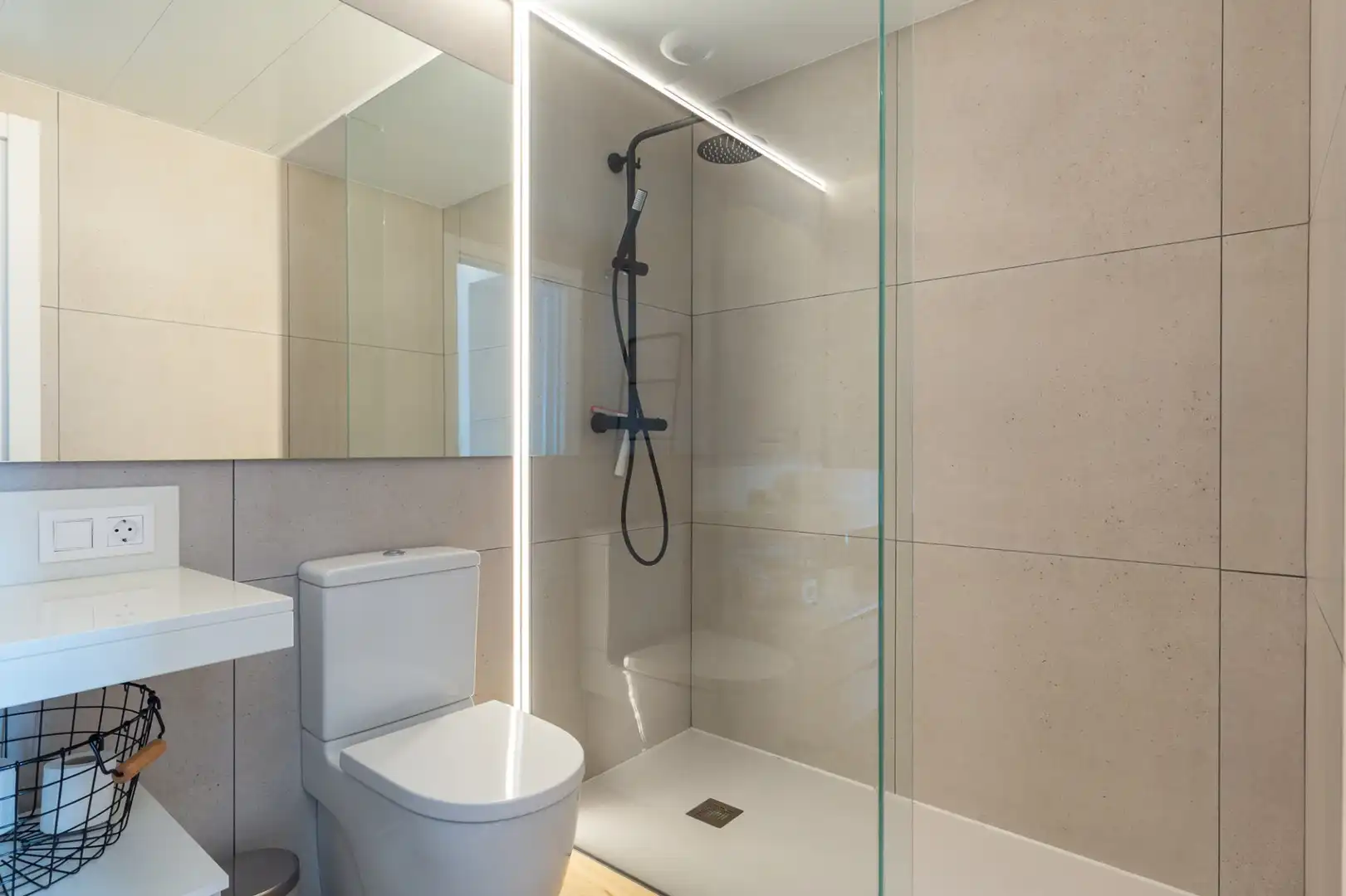 Bathroom of Flat for sale in Sant Pol de Mar  with Air Conditioner, Heating and Terrace