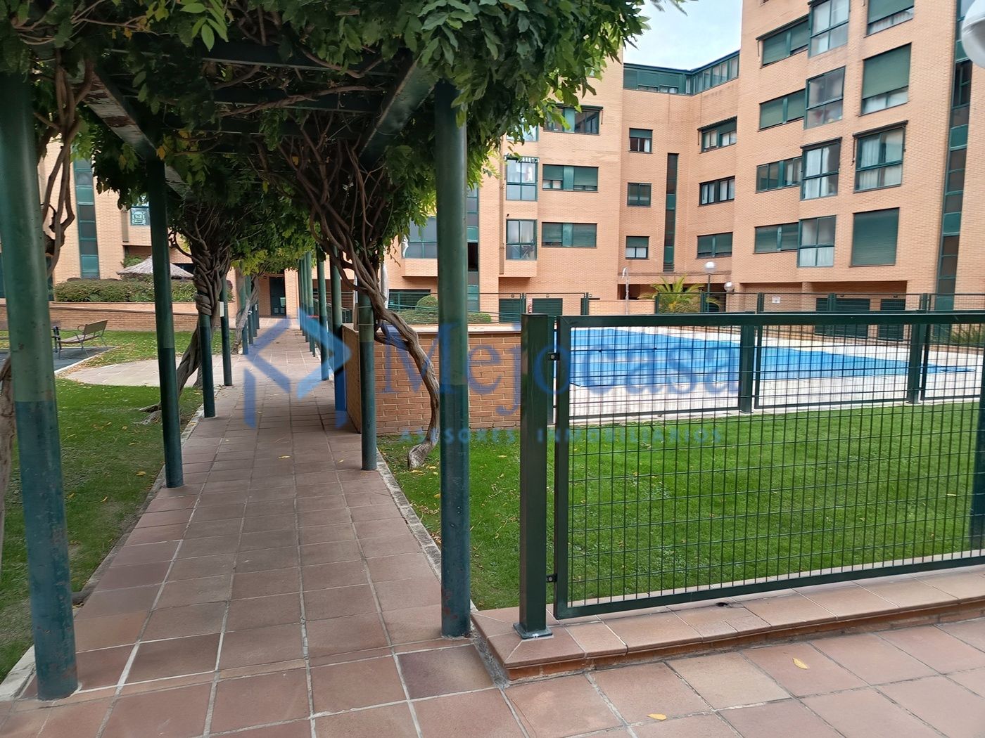 Piscina de Pis en venda en  Madrid Capital amb Aire condicionat, Calefacció i Jardí privat