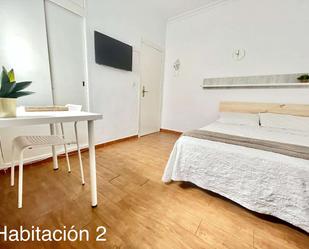 Bedroom of Flat to share in Santiponce  with Air Conditioner and Terrace