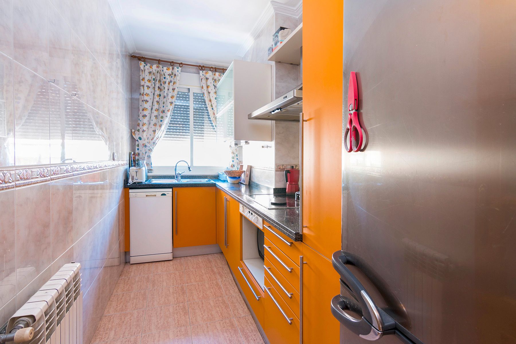Cuina de Apartament de lloguer en  Granada Capital amb Aire condicionat, Calefacció i Moblat