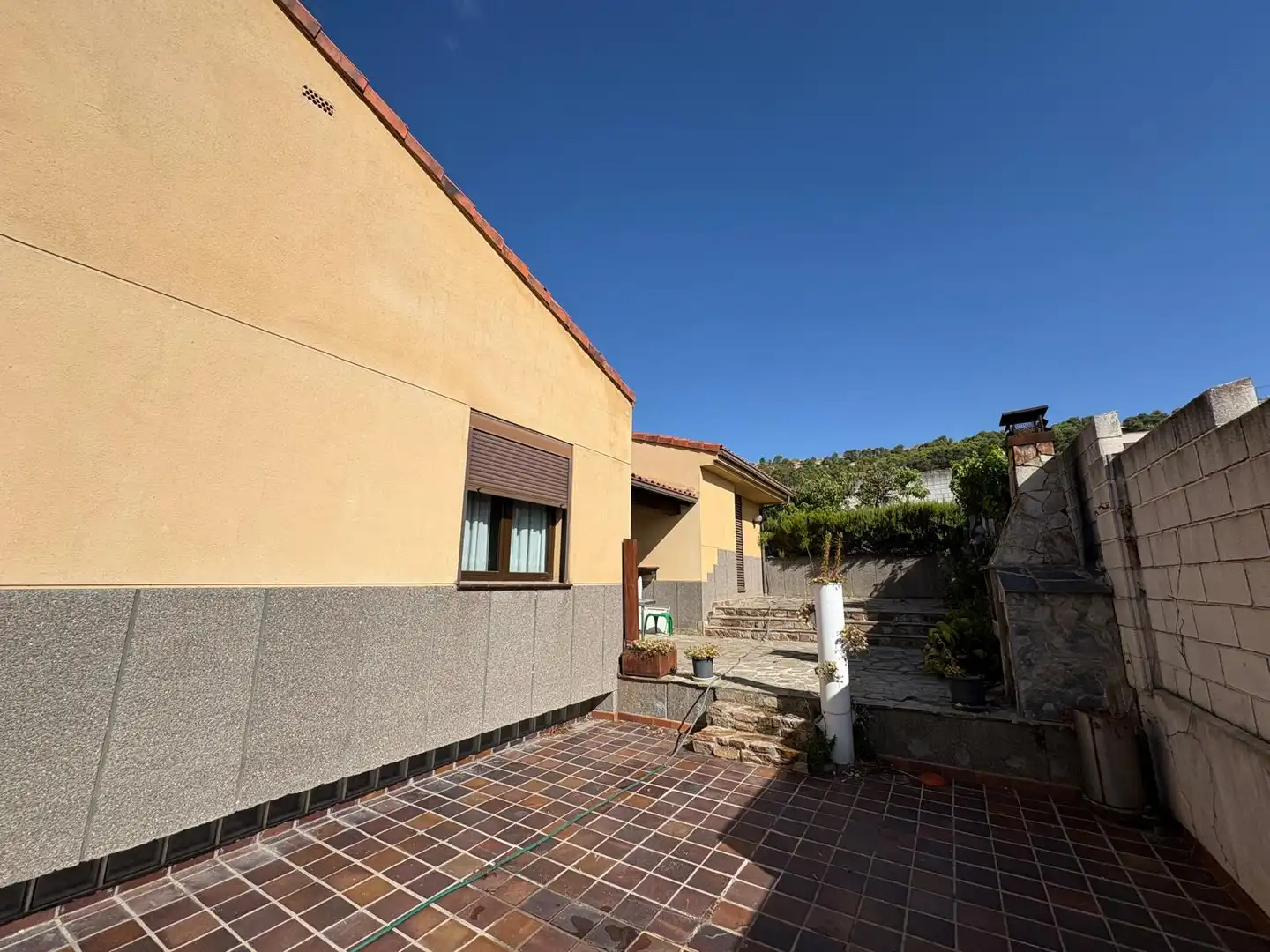 Vista exterior de Casa o xalet en venda en Íscar amb Calefacció, Jardí privat i Terrassa