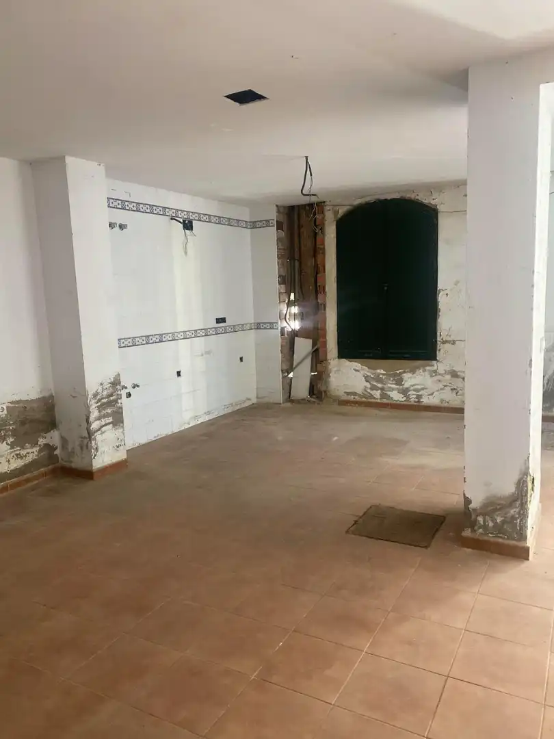Casa adosada en venda en Coria del Río amb Jardí privat