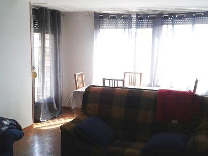 Dormitori de Pis de lloguer en  Zaragoza Capital amb Terrassa