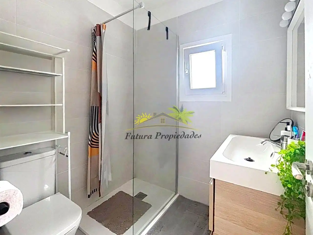 Baño de Piso en venta en Arrecife con Terraza y Amueblado