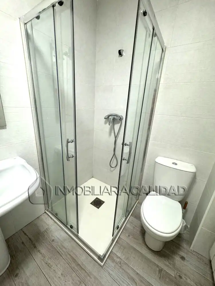 Bathroom of Flat for rent in Burgos  with Heating, Terrace and Furnished