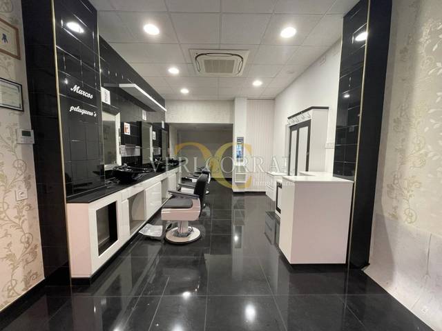 Local comercial en Venta en Calle Velázquez en Teatinos - Los Prados