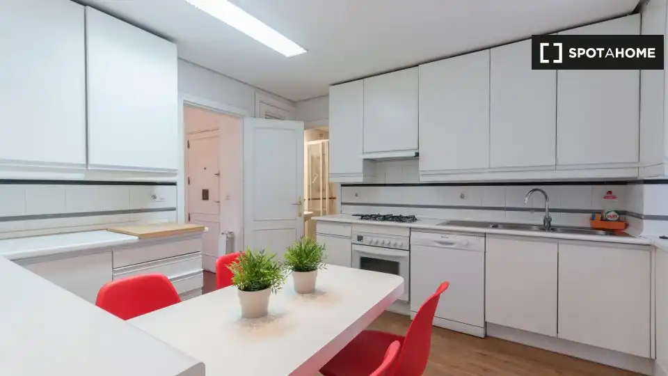 Appartamento con terrazza in affitto a Chamartín, imagen 11