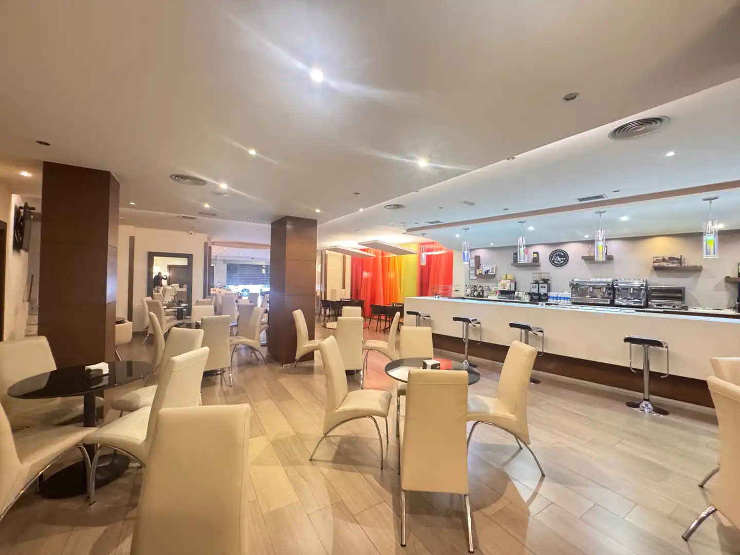 Local comercial en venta en Avinguda del País Valencià 65, imagen 10