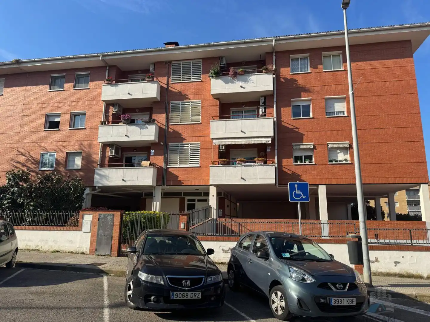 Vista exterior de Pis en venda en Montornès del Vallès