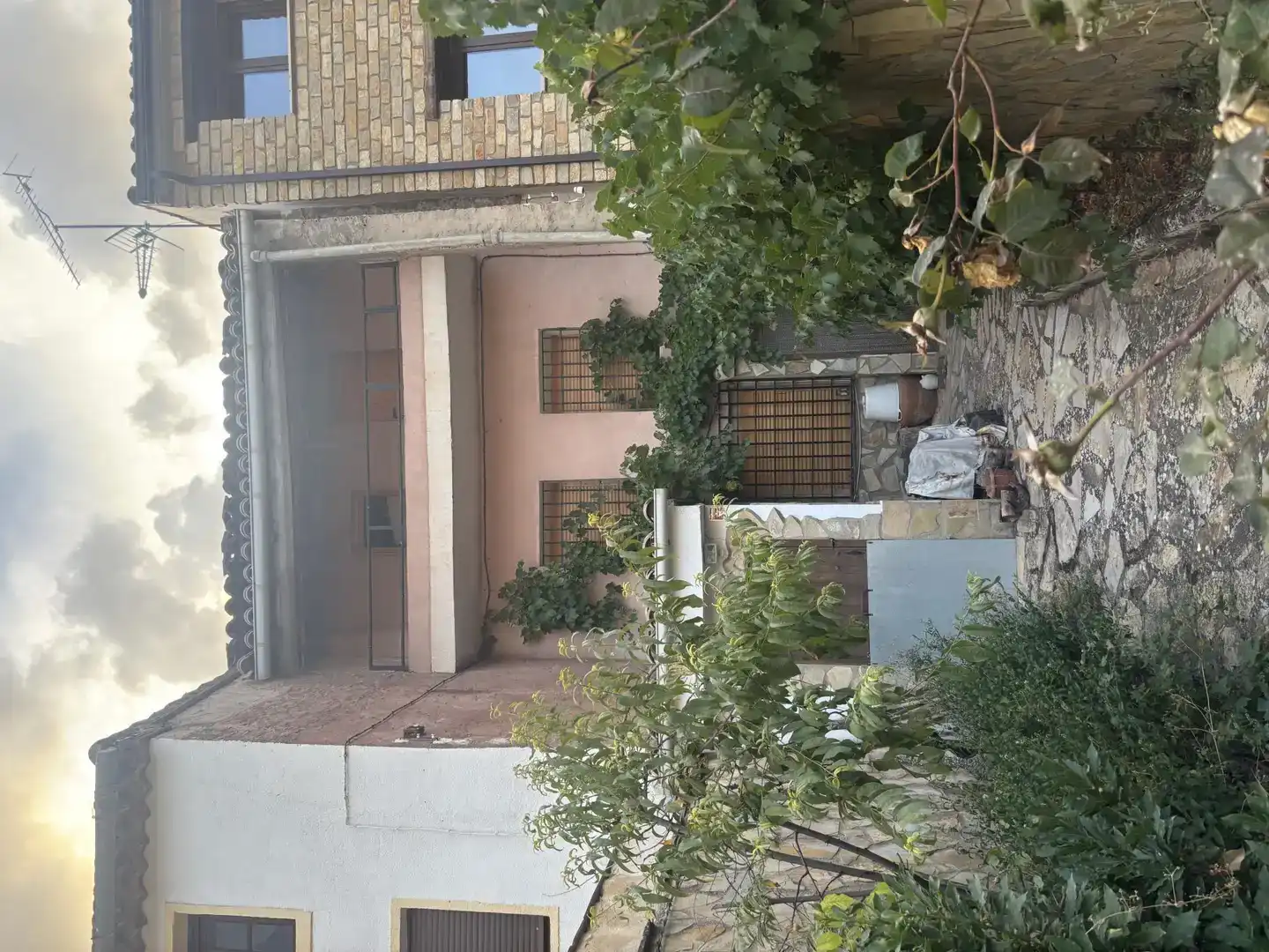 Vista exterior de Casa adosada en venda en Huérguina amb Balcó