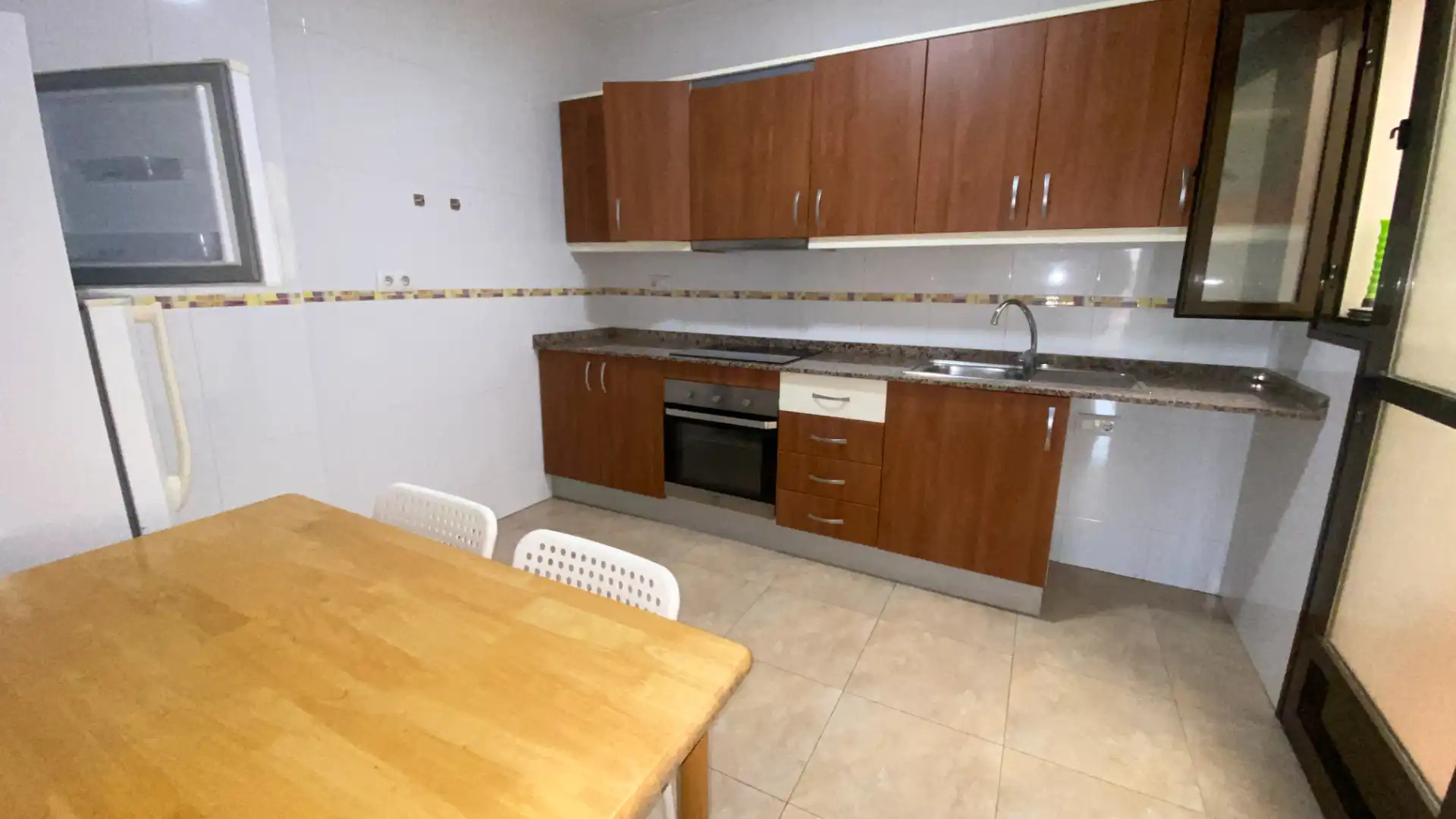 Cocina de Dúplex de alquiler en Pilar de la Horadada con Terraza, Horno y Balcón