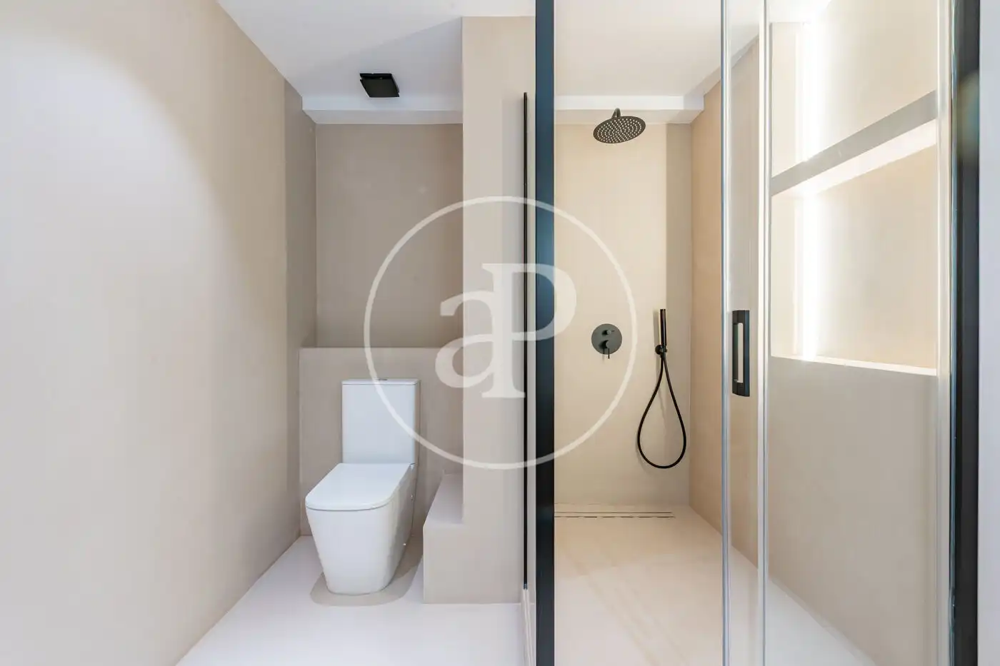 Baño de Piso de alquiler en Madrid con Aire acondicionado, Calefacción y Se aceptan mascotas