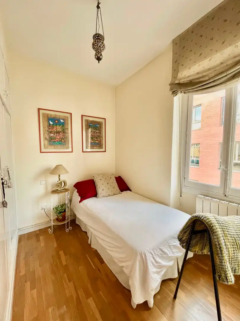 Schlafzimmer von Wohnung zur Miete in Madrid mit Klimaanlage, Heizung und Parkett