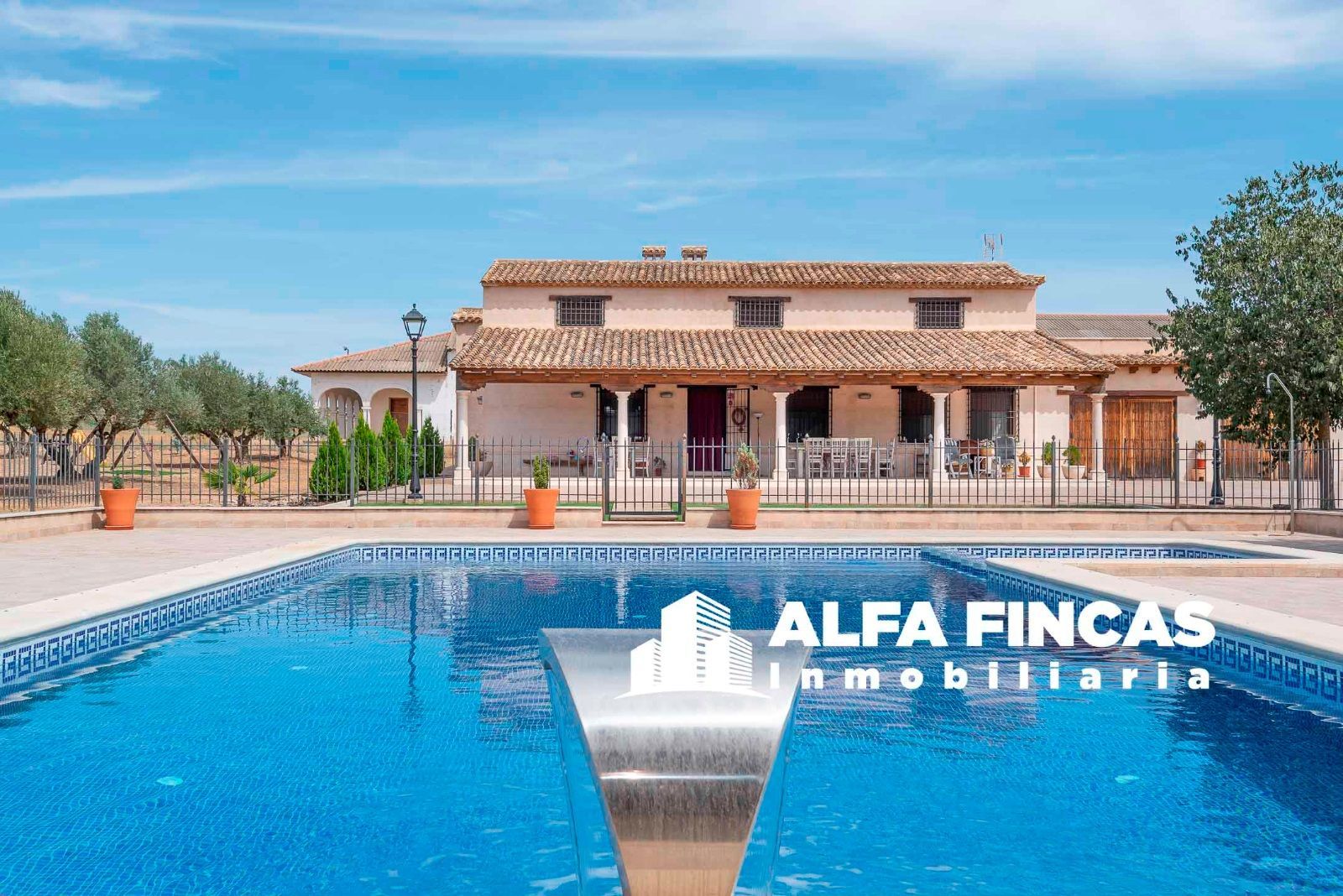 Exterior view of House or chalet for sale in Vara de Rey  with Heating, Terrace and Swimming Pool