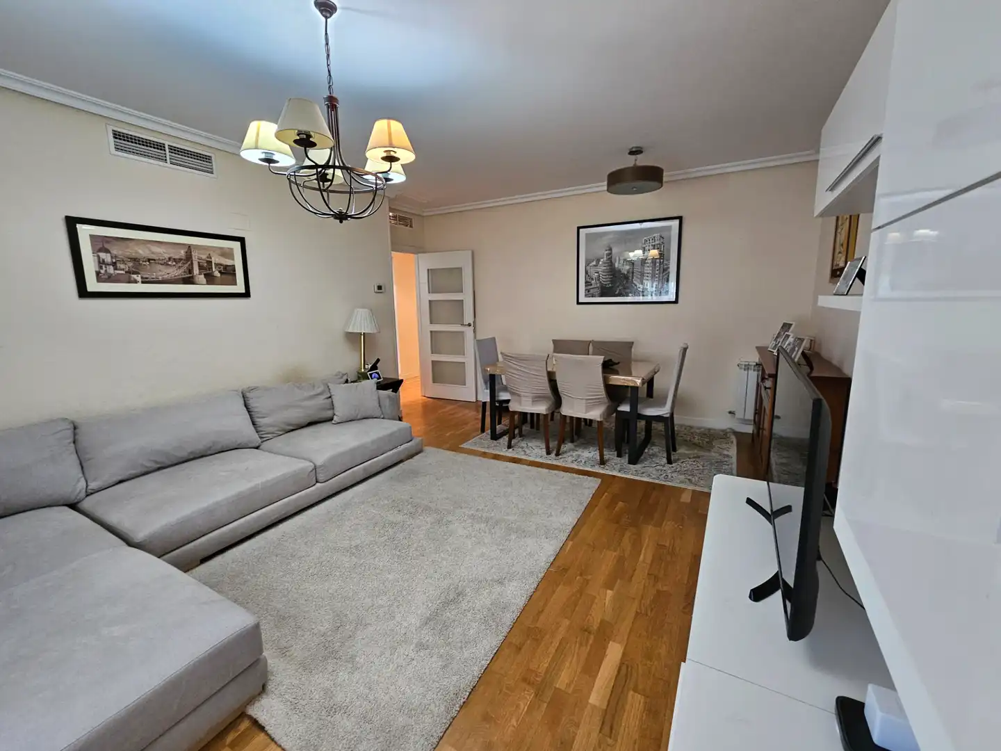 Living room of Flat for sale in Madrid  with Air Conditioner, Heating and Storage room
