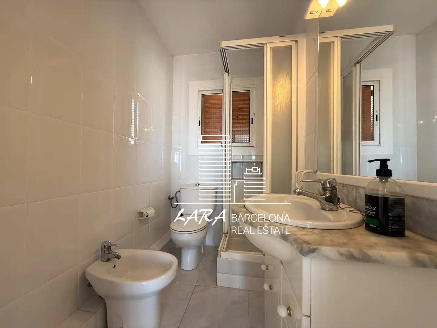 Bany de Apartament en venda en Castelldefels amb Traster, Forn i Rentadora