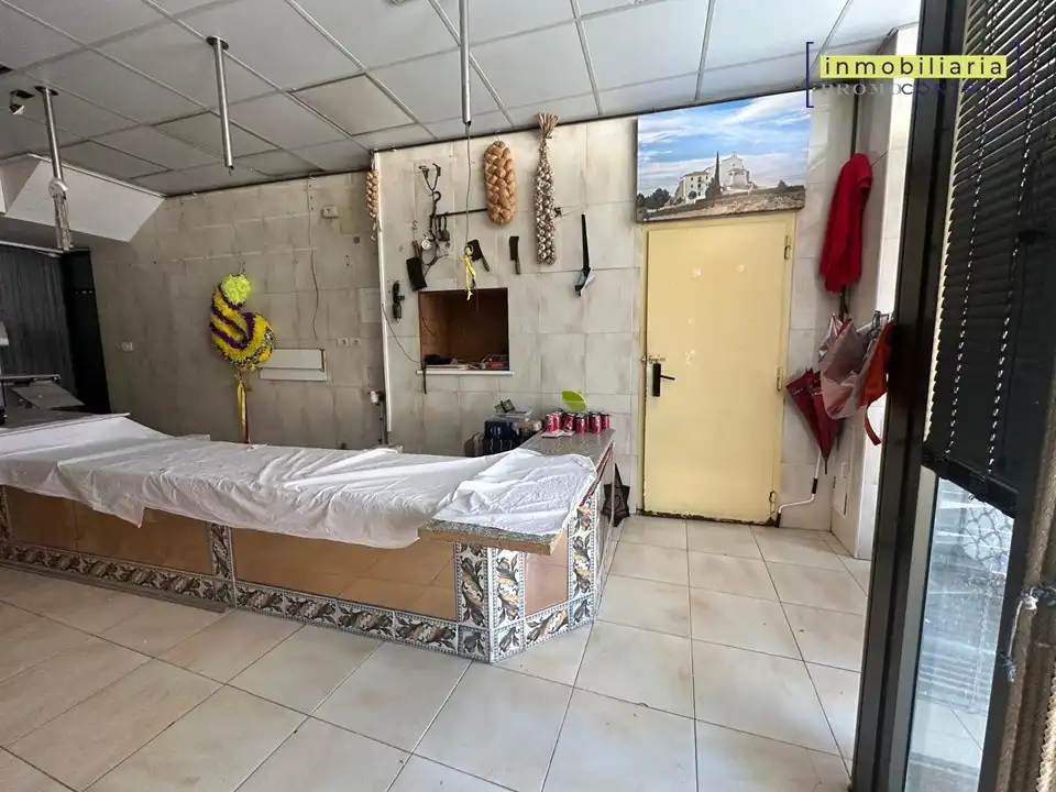 Local de lloguer en Zuera amb Aire condicionat