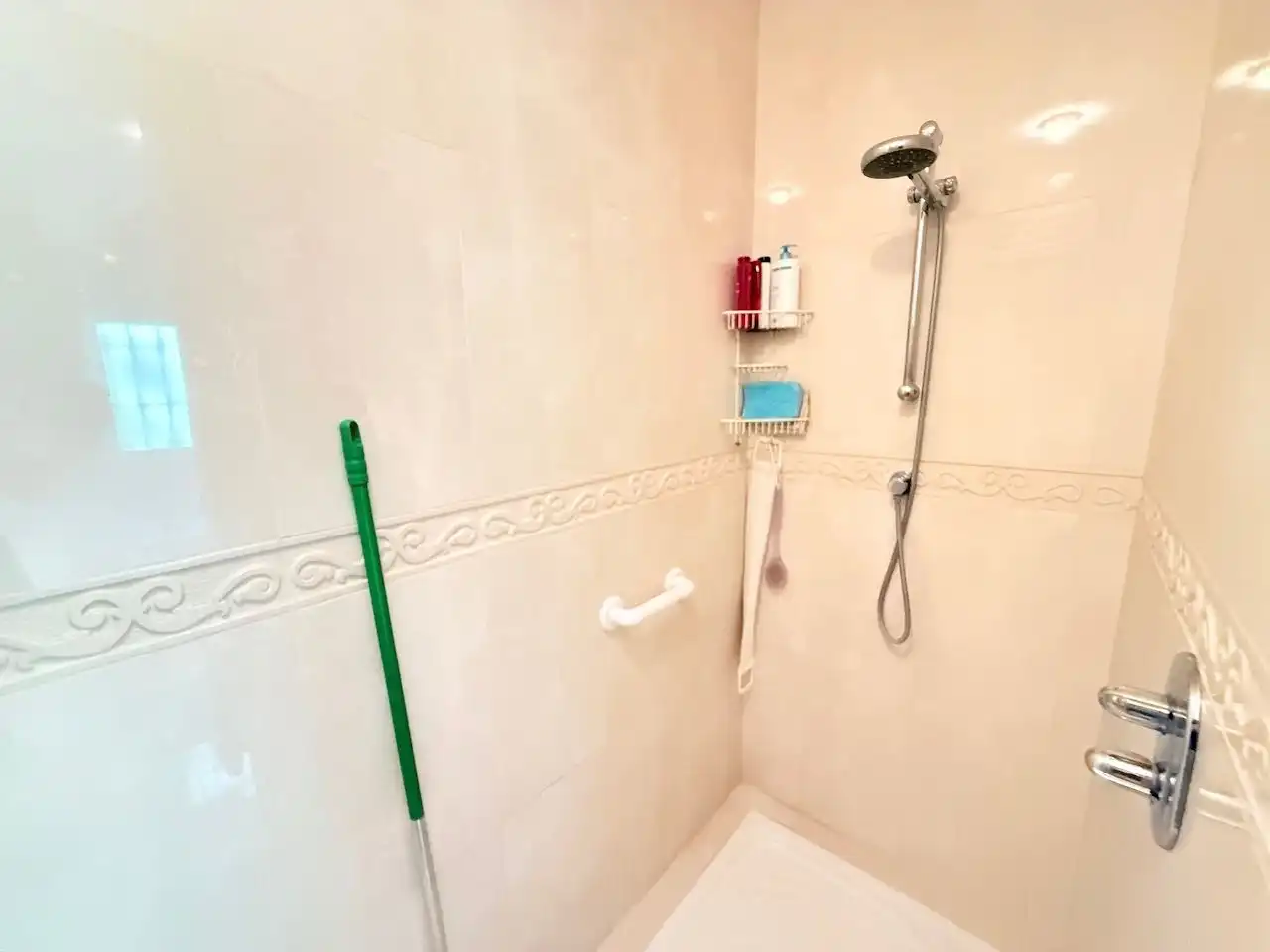 Baño de Casa o chalet en venta en Vélez-Málaga con Aire acondicionado, Calefacción y Jardín privado