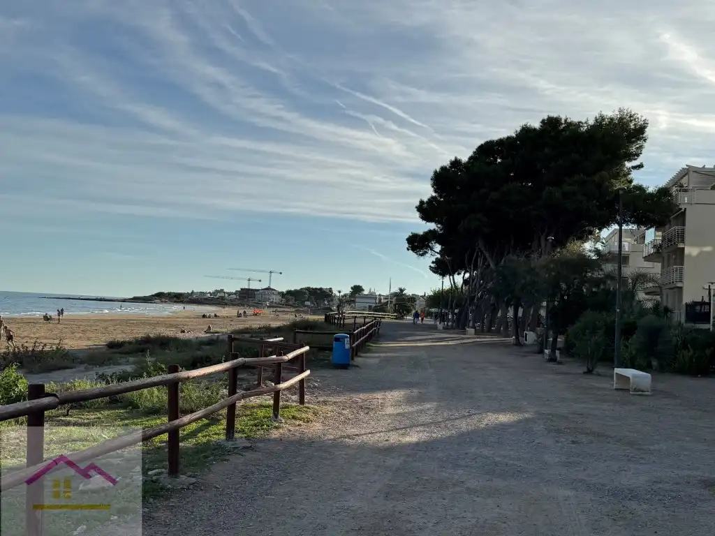 Außenansicht von Wohnung zum Verkauf in Alcalà de Xivert mit Klimaanlage, Terrasse und Möbliert