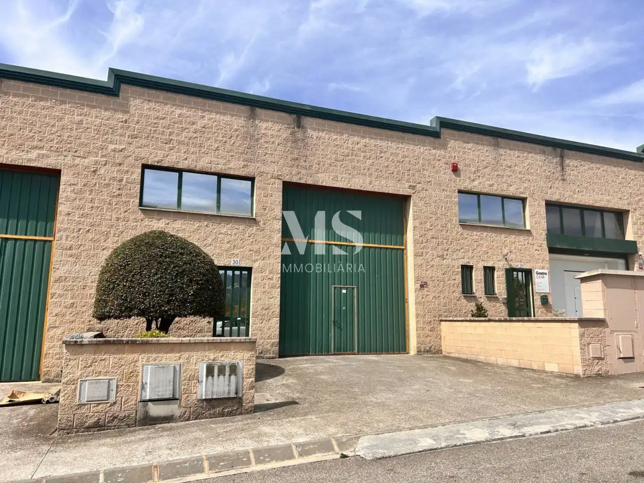 Nau industrial de lloguer a Calle Bisaura