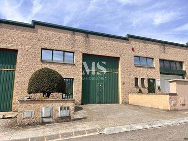 Nau industrial de lloguer a Calle Bisaura