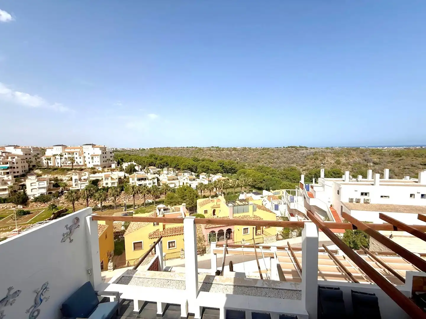 Vista exterior de Àtic en venda en Orihuela amb Aire condicionat, Terrassa i Traster