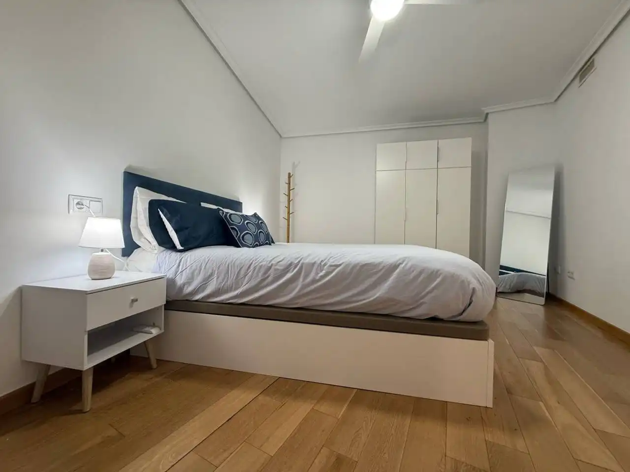 Bedroom of Flat for rent in Valencia  with Air Conditioner, Heating and Furnished