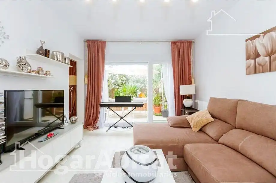 Sala d'estar de Casa adosada en venda en Pedreguer amb Aire condicionat, Jardí privat i Terrassa