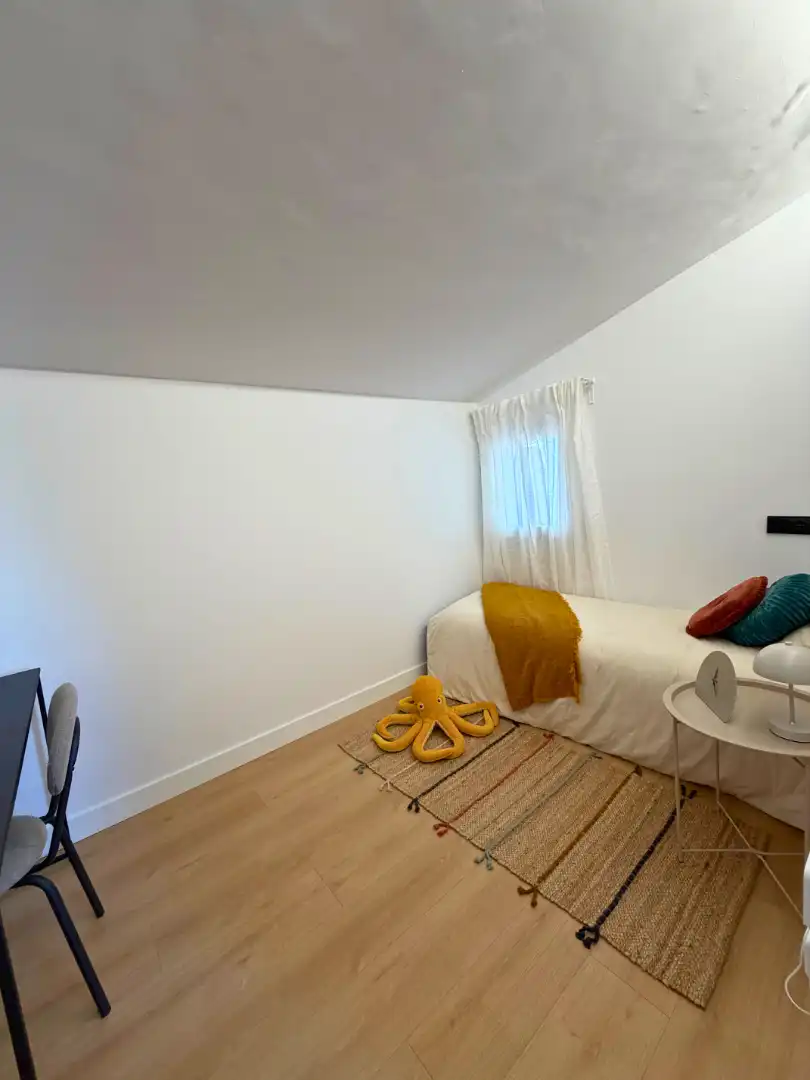 Habitación de Piso en venta en Oviedo  con Calefacción, Parquet y Terraza