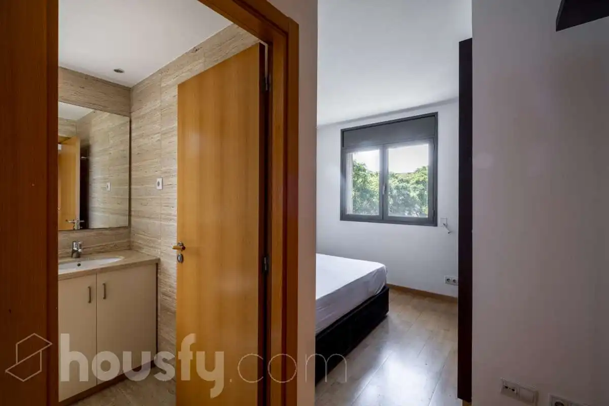 Bedroom of Flat for sale in Sant Cugat del Vallès  with Air Conditioner, Heating and Private garden