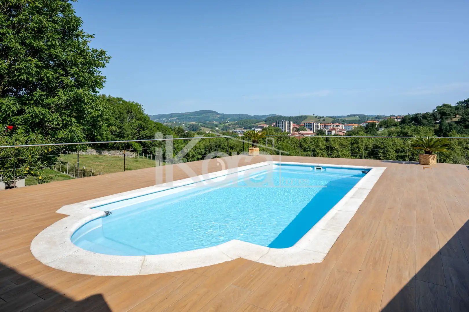 Piscina de Casa o xalet en venda en Lasarte-Oria amb Calefacció, Jardí privat i Parquet