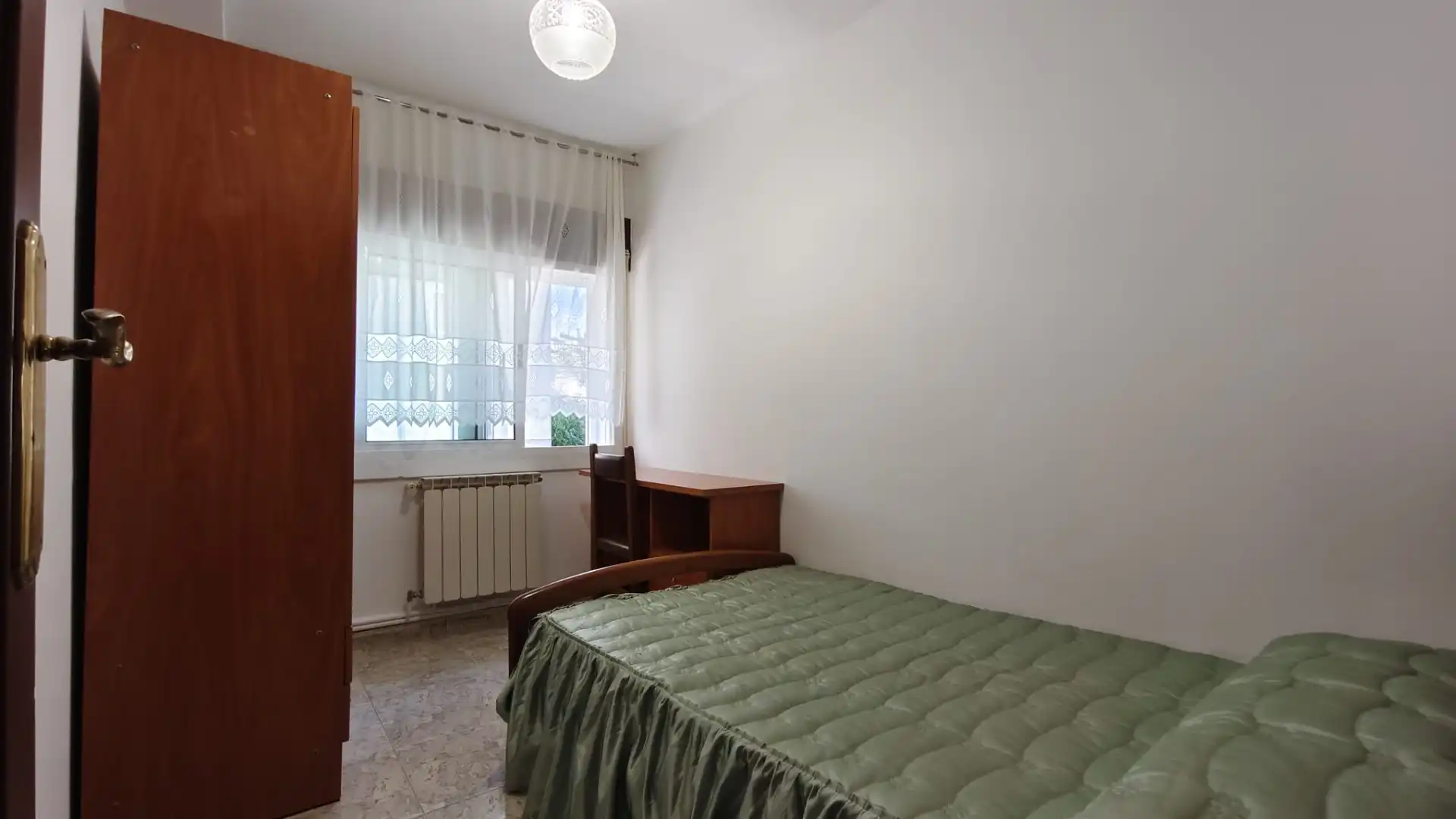 Bedroom of Flat for rent in Santiago de Compostela   with Heating, Furnished and Oven