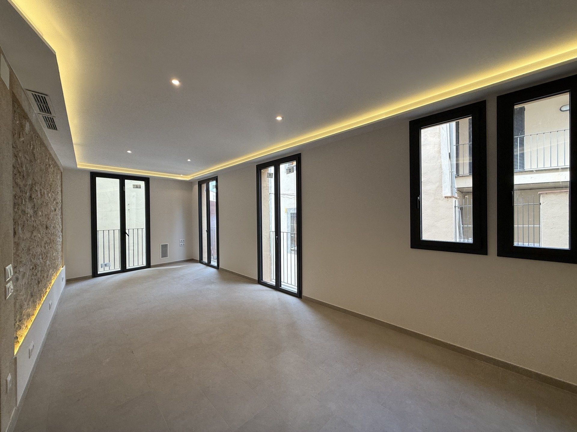 Living room of Flat for sale in Girona Capital  with Air Conditioner, Heating and Balcony
