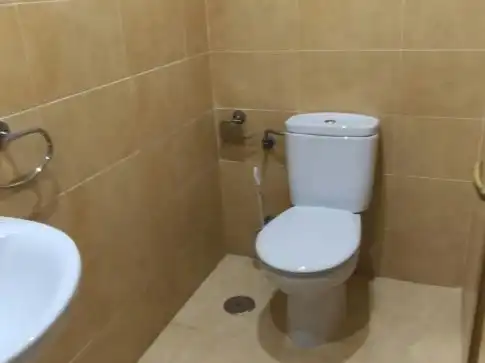 Badezimmer von Wohnung zur Miete in Sector 8 - Nueva Balastera