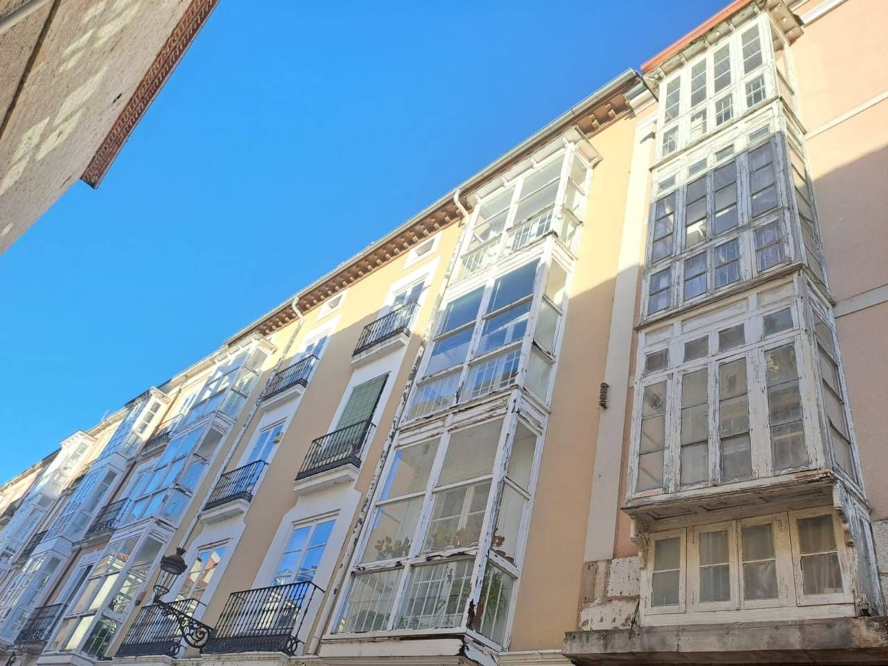Vista exterior de Ático en venta en Burgos Capital con Trastero