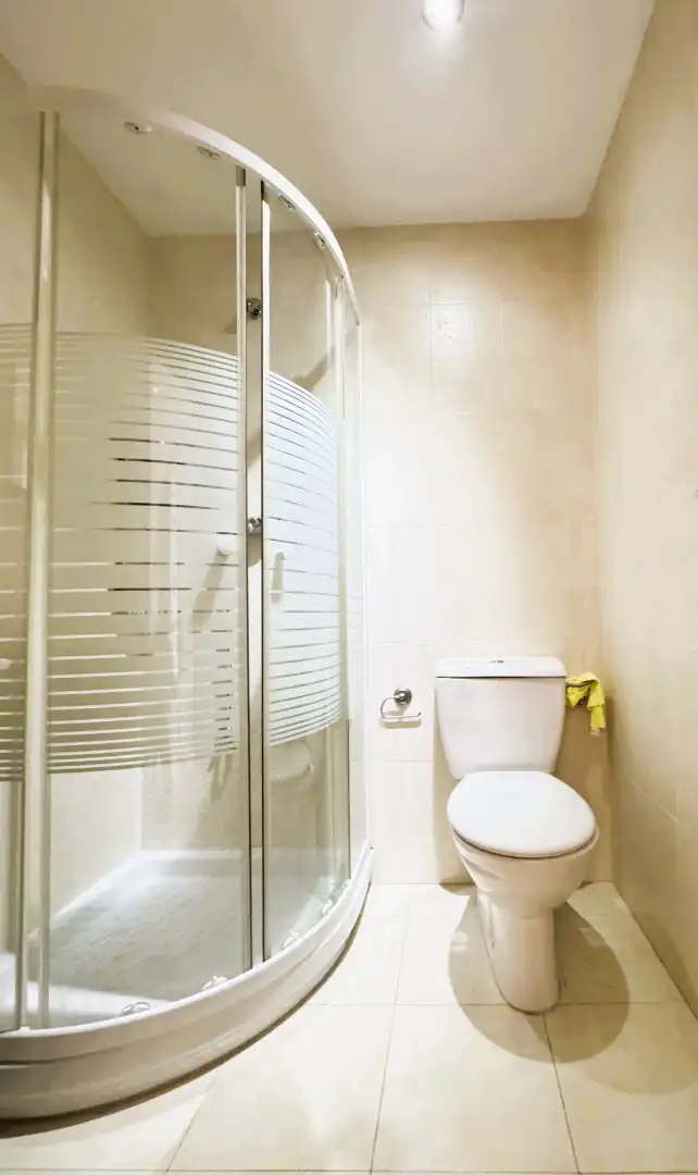 Baño de Ático en venta en Avilés con Calefacción, Parquet y Terraza