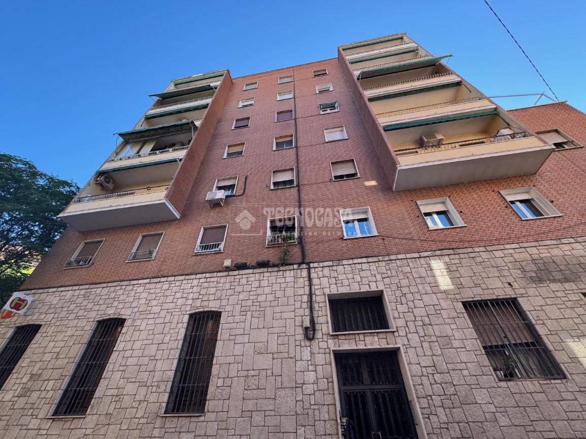 Vista exterior de Pis de lloguer en  Madrid Capital amb Aire condicionat i Terrassa