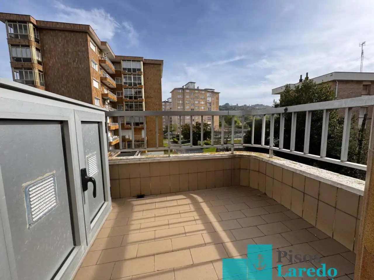 Pis en venda en Laredo amb Calefacció, Terrassa i Balcó