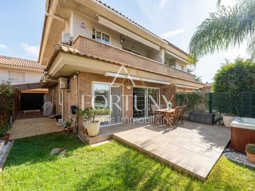 Casa con balcone in vendita a Carrer d'Artur Martorell 7