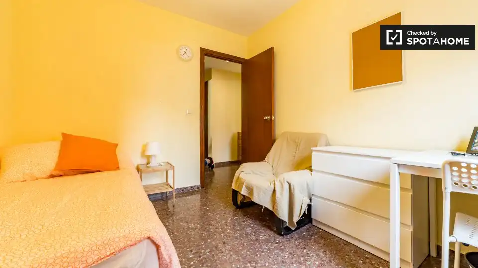 Bedroom of Flat for rent in Valencia  with Air Conditioner, Heating and Furnished