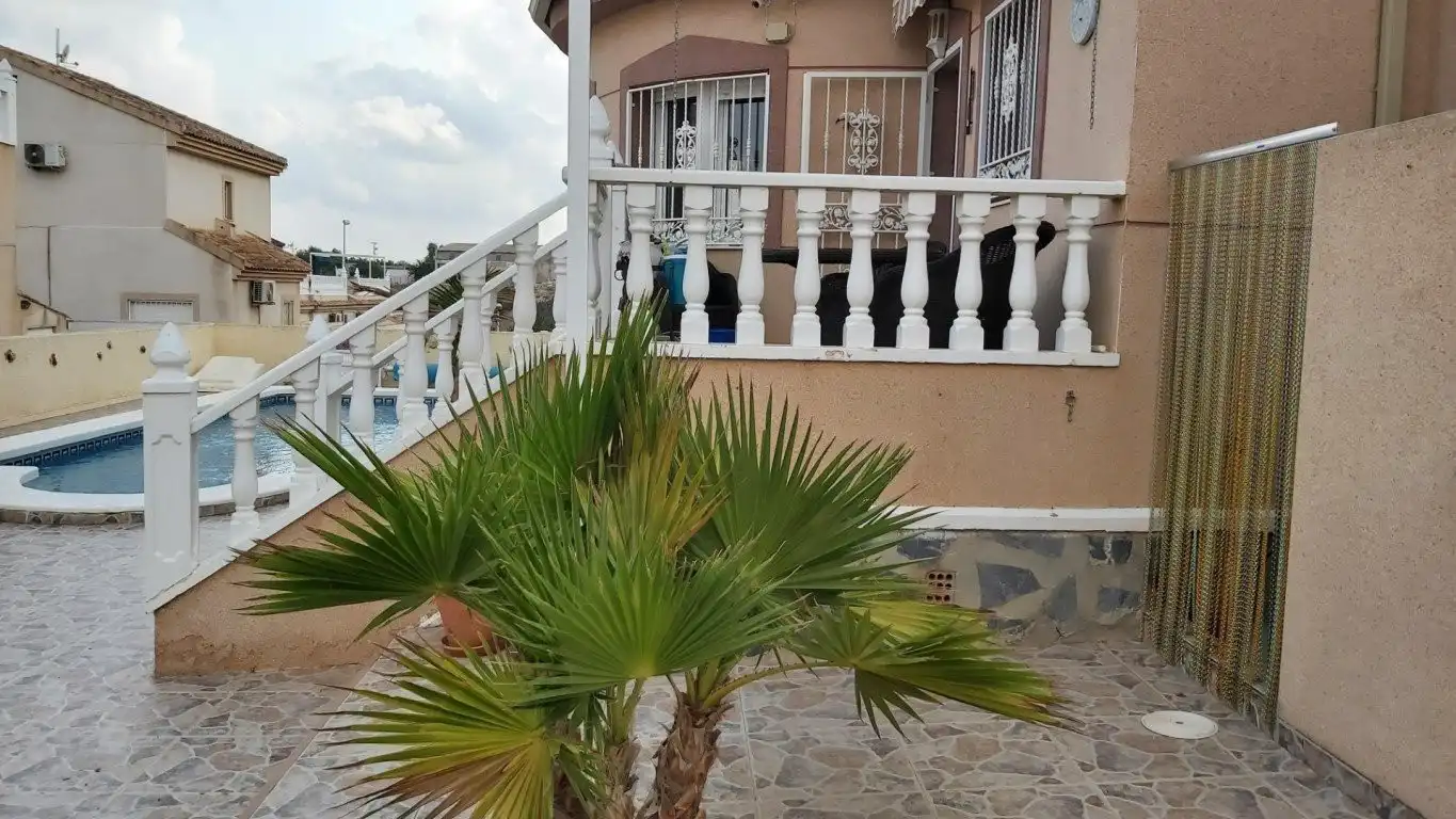 Vista exterior de Casa o chalet en venta en Rojales con Terraza, Piscina y Amueblado