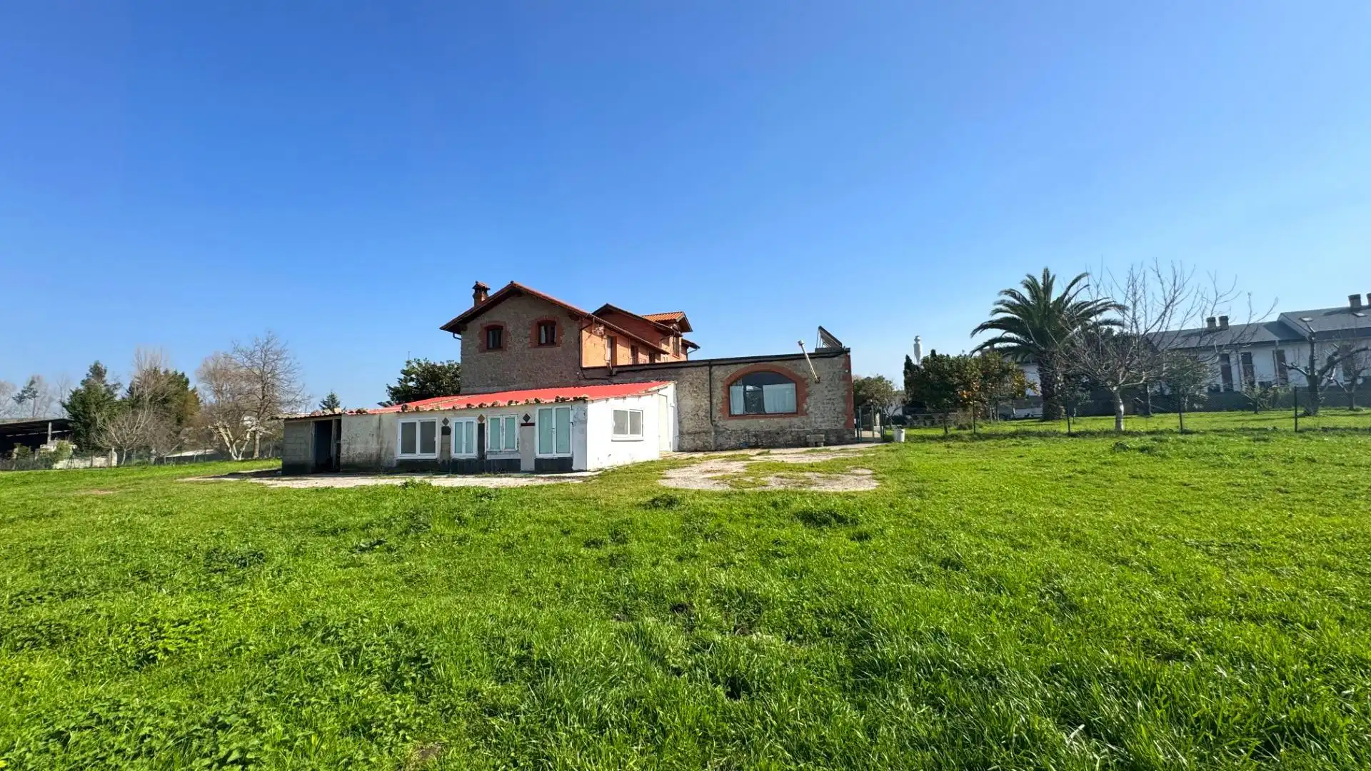 Vista exterior de Casa o chalet en venta en Miengo con Jardín privado y Amueblado