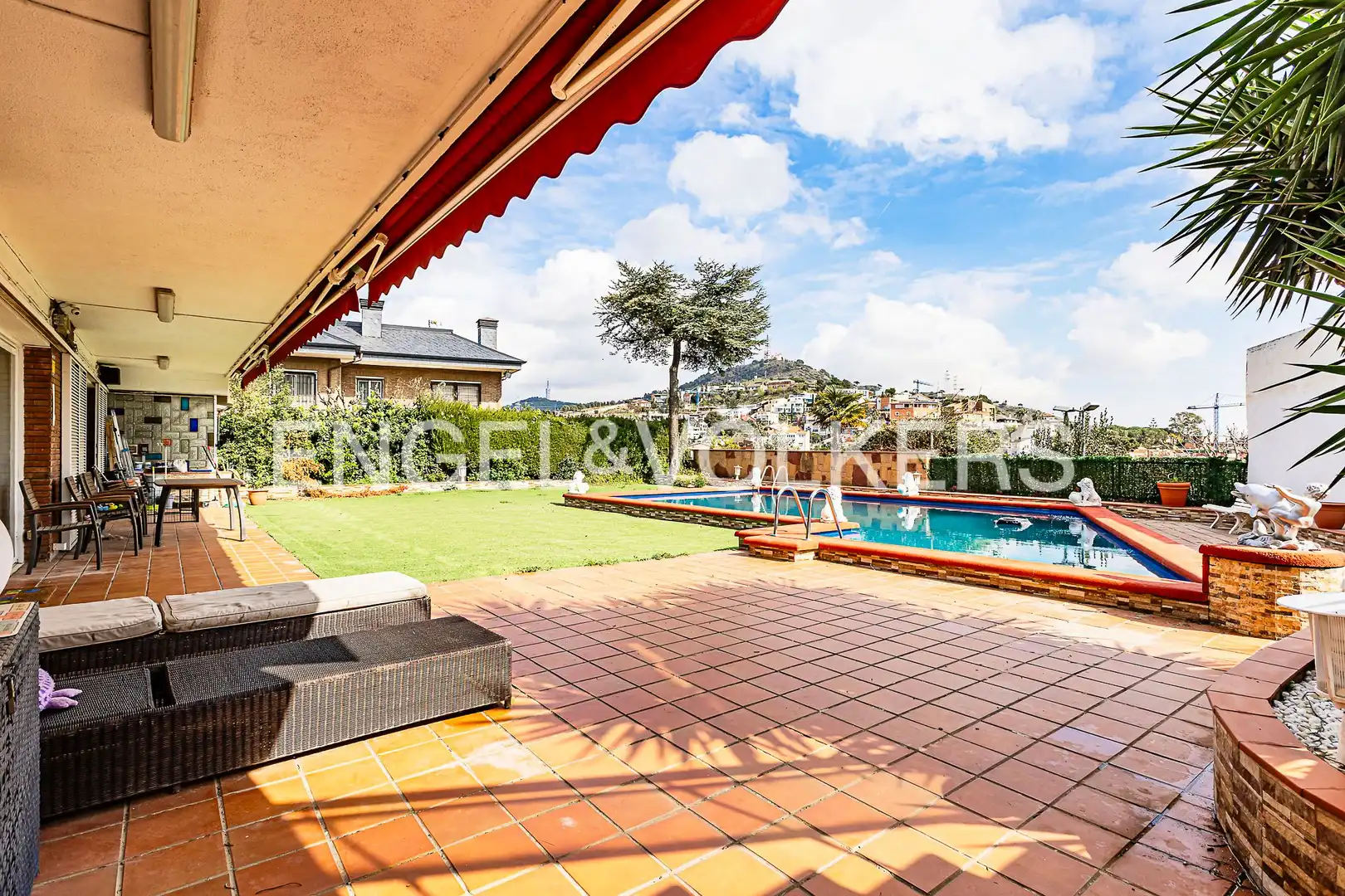 Vista exterior de Casa o xalet en venda en Sant Just Desvern amb Calefacció i Jardí privat