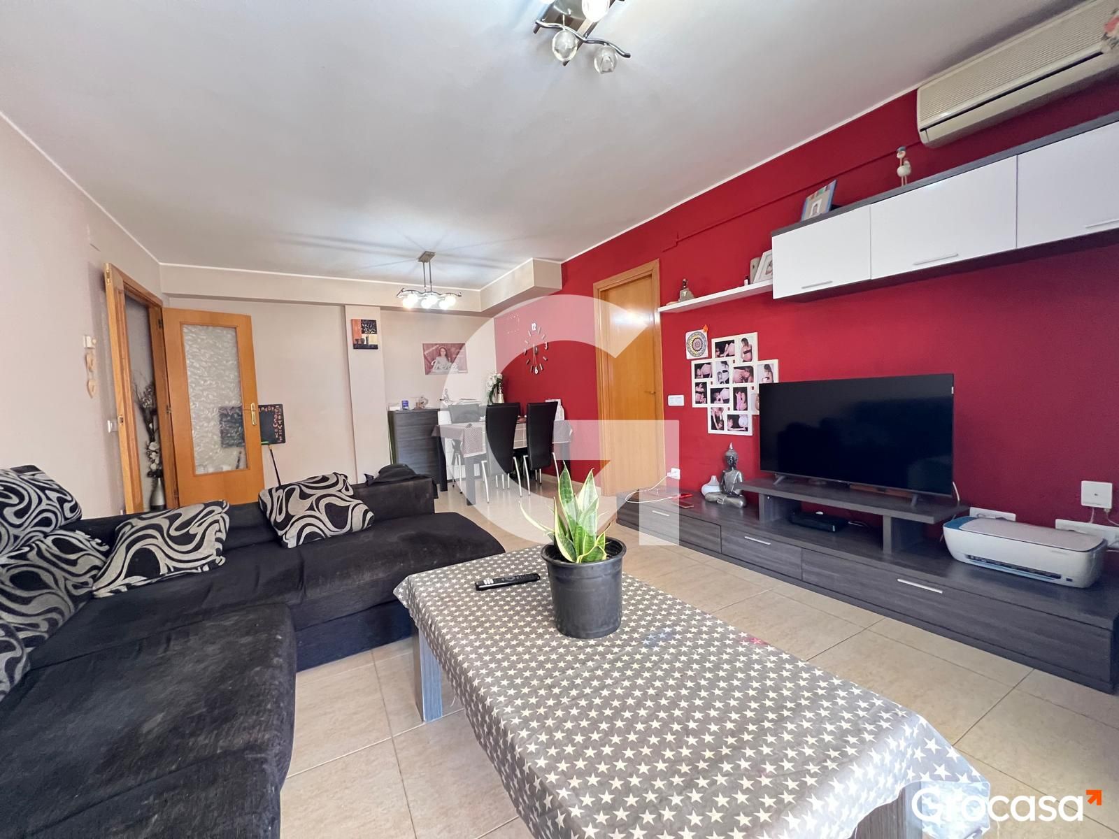 Living room of Flat for sale in Rubí  with Air Conditioner, Heating and Oven