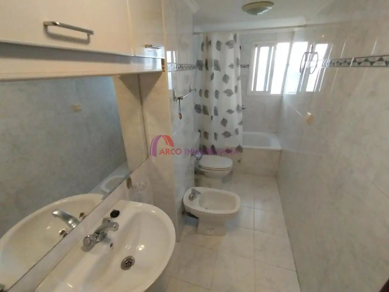 Badezimmer von Wohnungen zur Miete in Burgos mit Heizung, Parkett und Terrasse