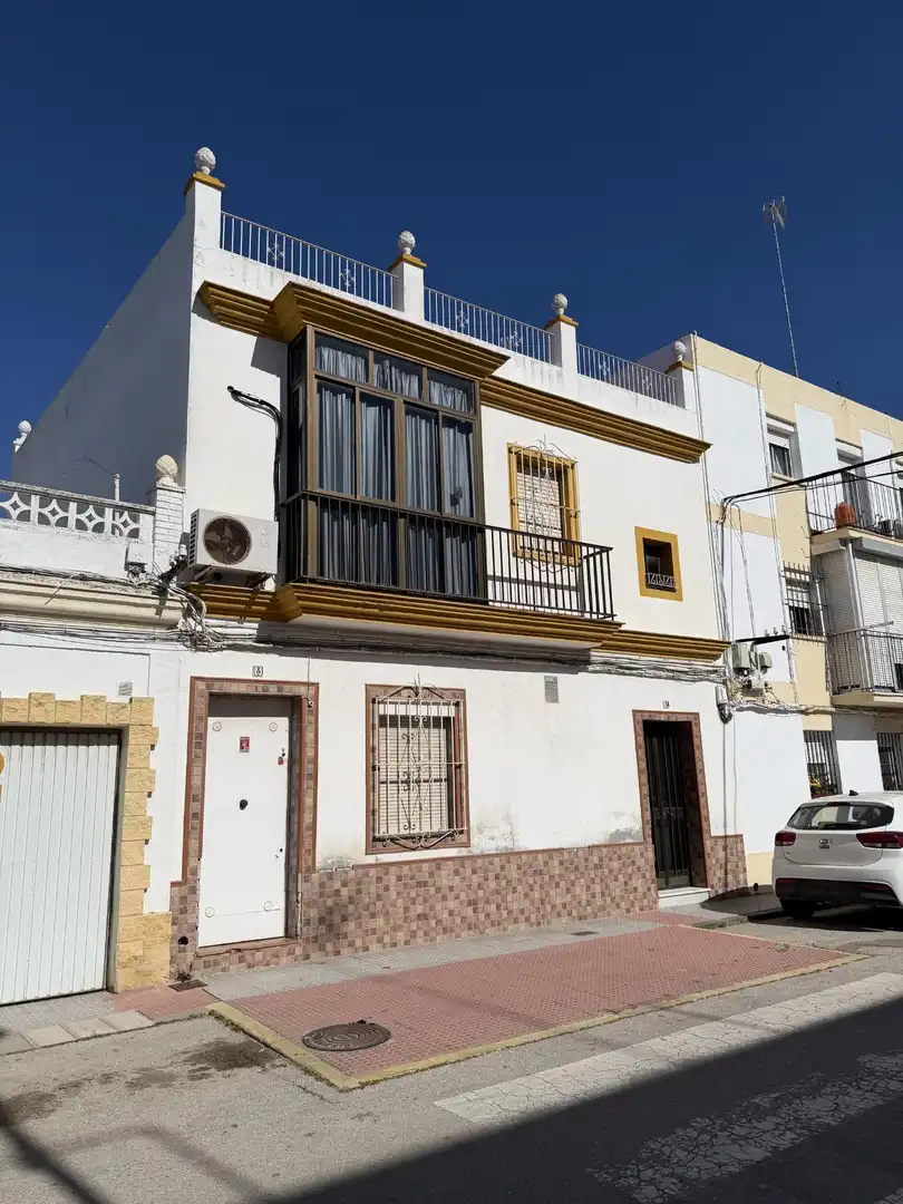 Vista exterior de Casa o xalet en venda en San Fernando amb Terrassa i Traster