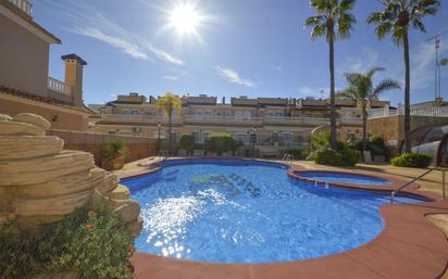 Piscina de Casa adosada en venda en Orihuela amb Aire condicionat, Calefacció i Jardí privat