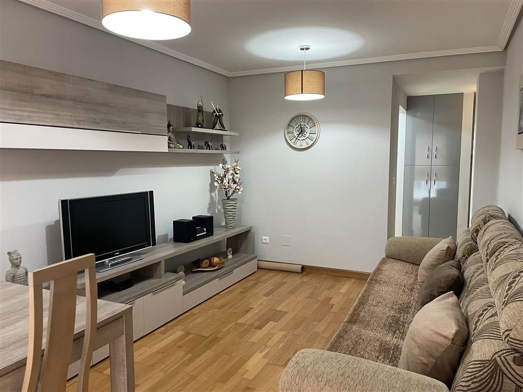 Sala d'estar de Pis en venda en San Vicente de la Barquera amb Calefacció, Traster i Moblat