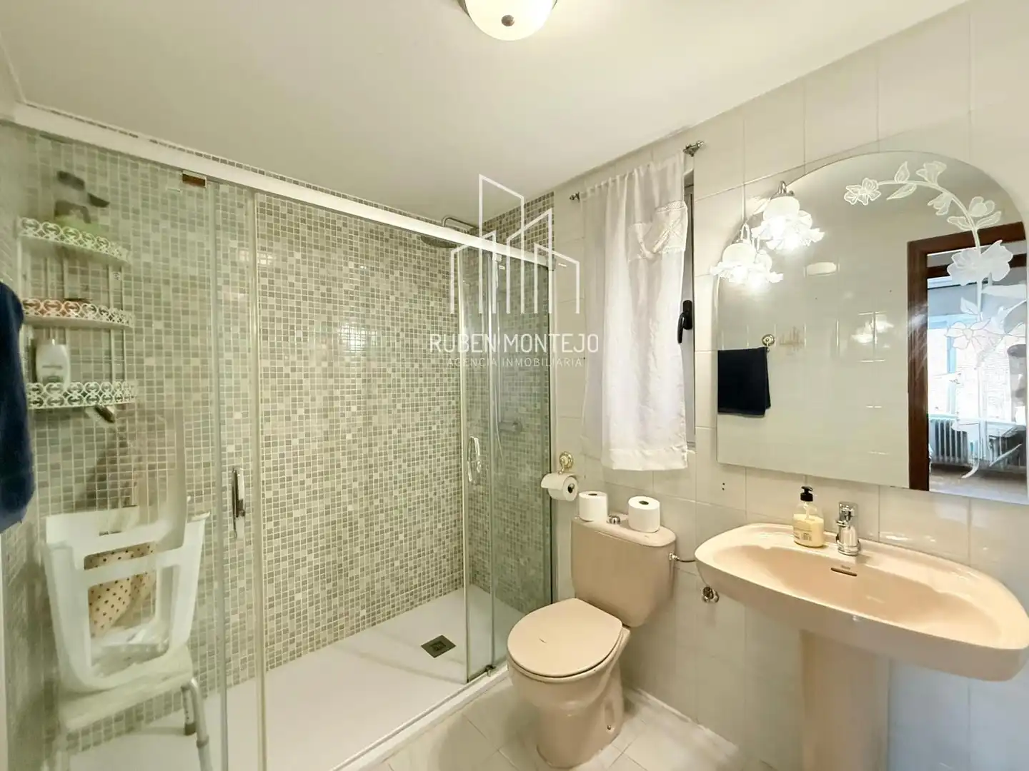 Bathroom of Flat for sale in Salamanca  with Heating, Terrace and Storage room